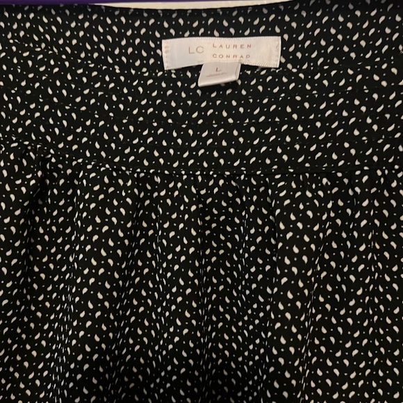 Elegant Lauren Conrad blouse - Picture 2 of 4